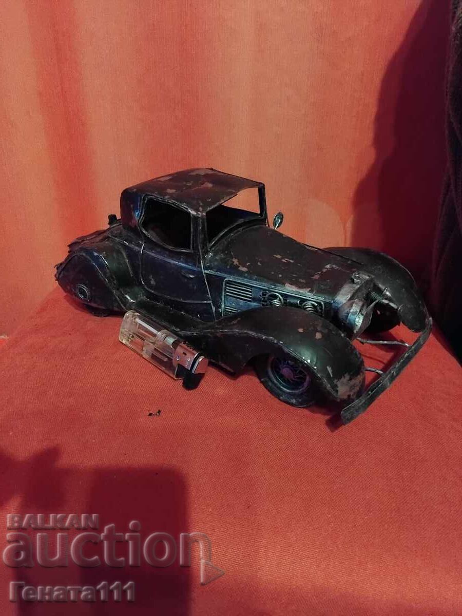 Стара метална количка мерцедес с цена € 1.50 | 2.93 лв. Стара метална количка мерцедес с цена € 1.50 | 2.93 лв.