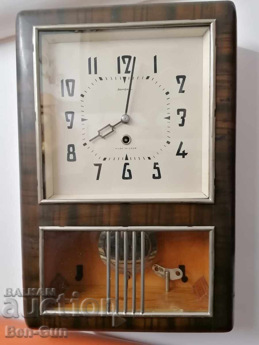 Παράδοση Μηχανικό ρολόι τοίχου