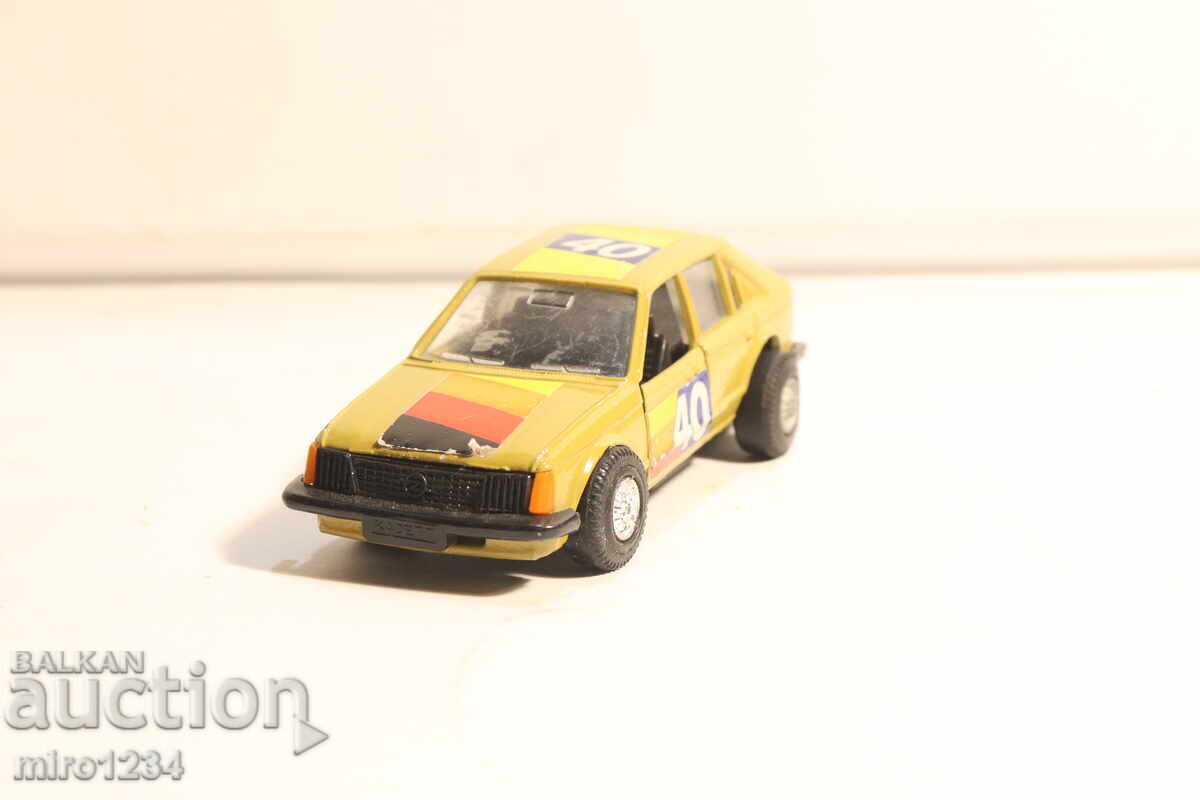 Licitație 1/43? OPEL KADETT MAȘINUȚĂ JUCĂRIE MODEL