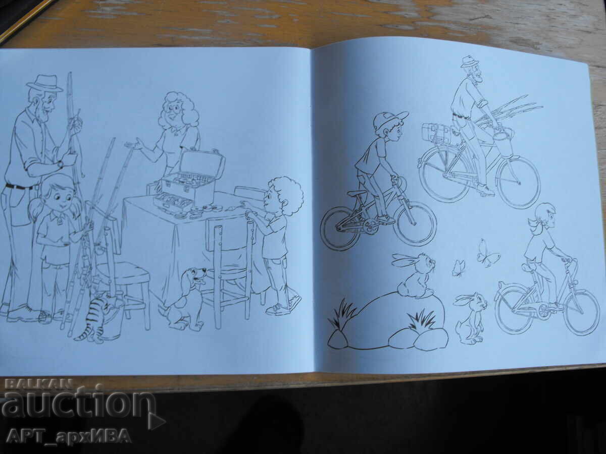 Cărți de colorat nr. 4: La bunicii la țară cu preț € 5.50 | 10.76 BGN