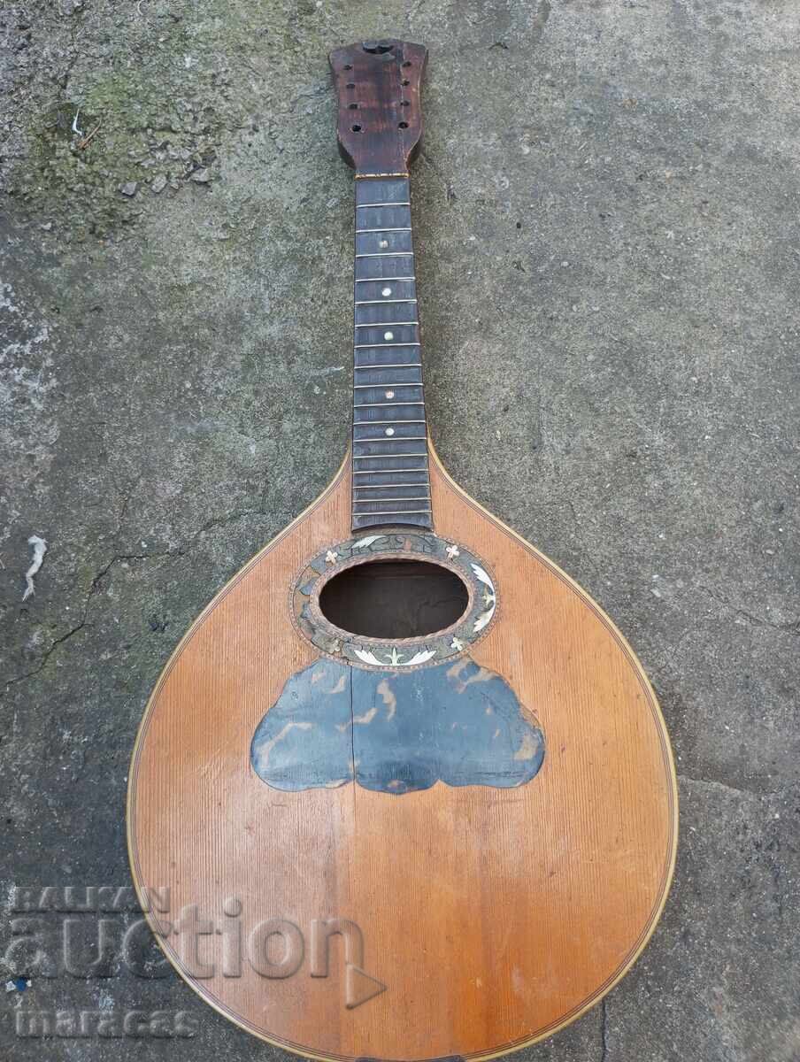 Mandolină veche din lemn Mandolină veche din lemn