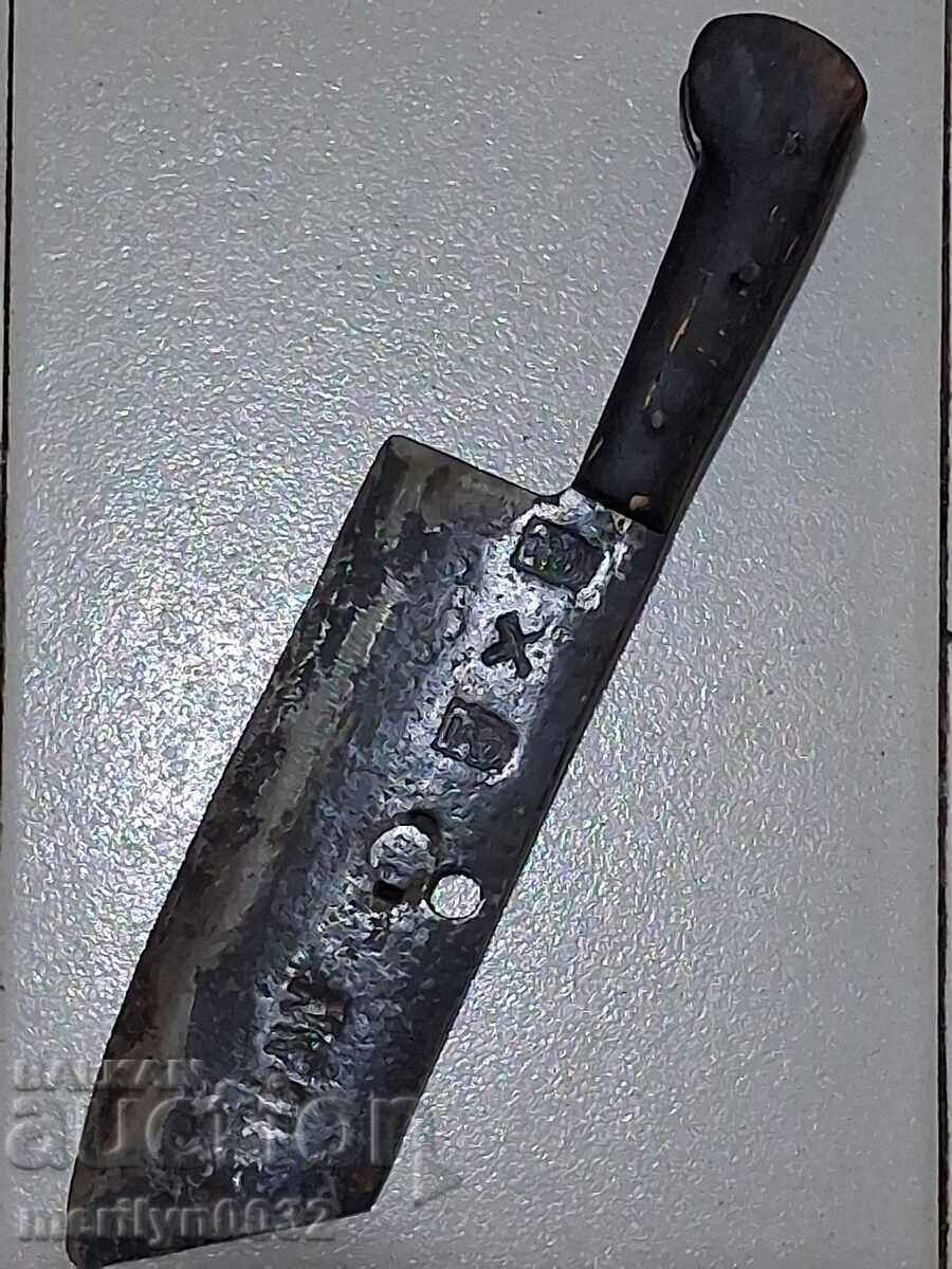 Sabie, topor, topor, cuțit, macetă forjată veche Sabie, topor, topor, cuțit, macetă forjată veche