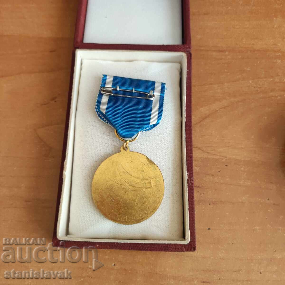 Σπάνιο μετάλλιο Κεντρικής Επιτροπής DOSO πρώτης τάξης με τιμή € 160.00 | 312.93 BGN