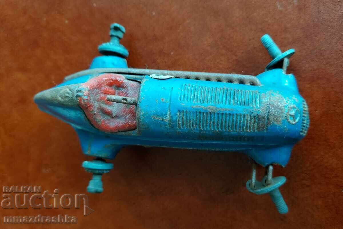 Mașină veche din metal cu preț € 16.00 | 31.29 BGN