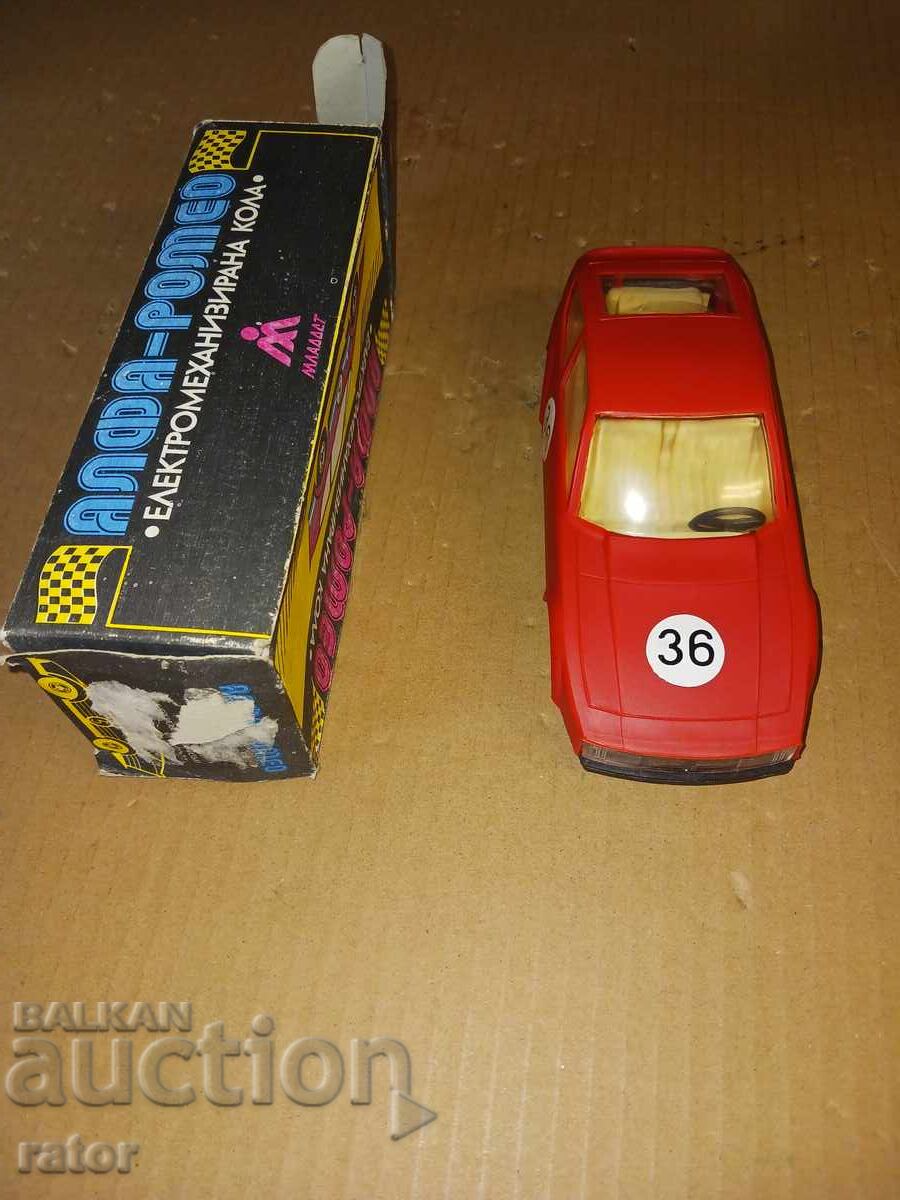 Licitație Veche cărucior bulgăresc ALFA ROMEO, jucărie. NOU Licitație Veche cărucior bulgăresc ALFA ROMEO, jucărie. NOU