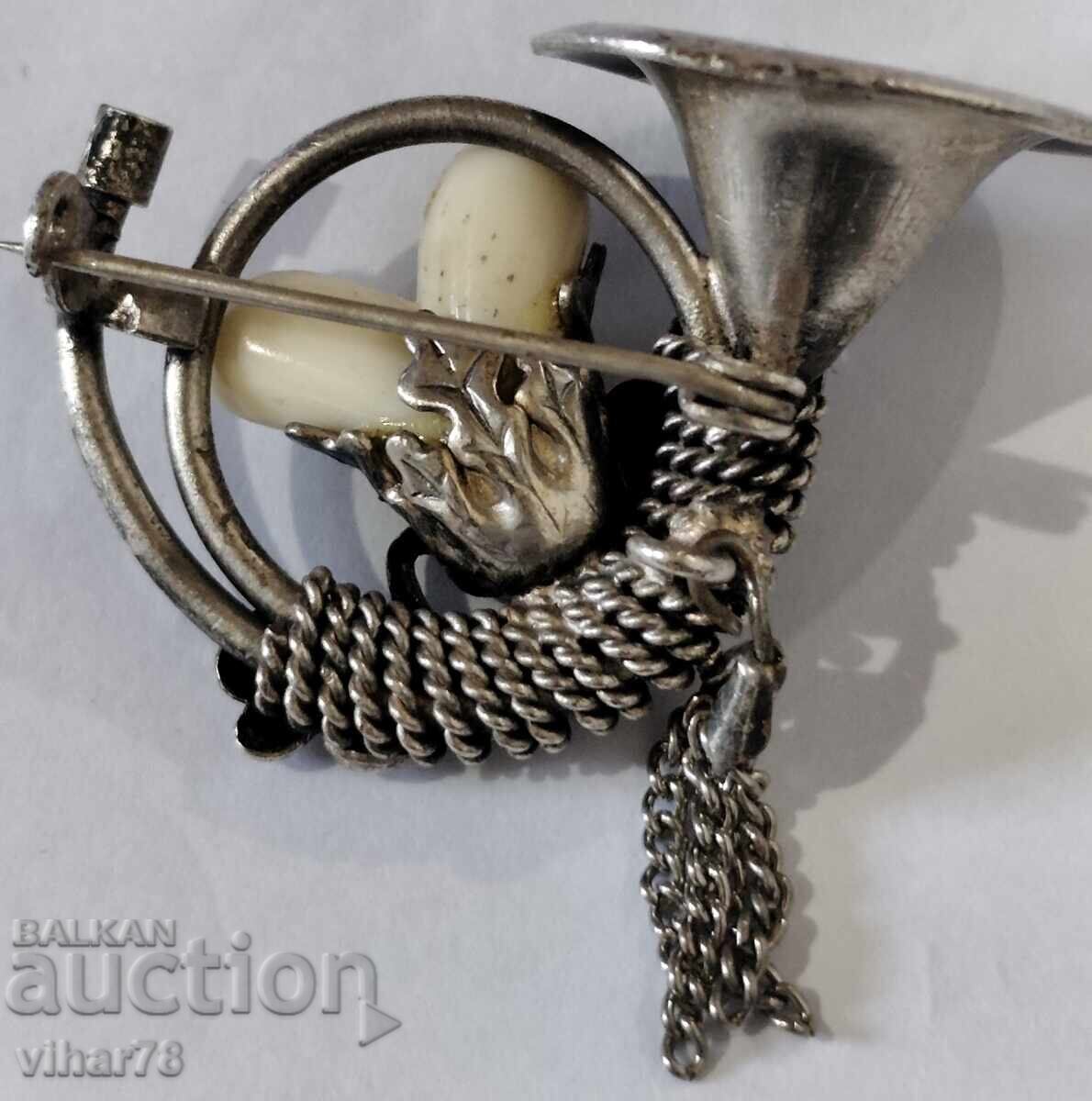 Veche broșă de argint cu motive de vânătoare - 5