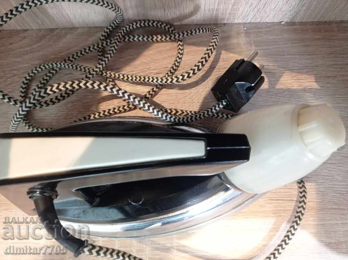 Fier de călcat rusesc cu abur cu preț € 10.00 | 19.56 BGN Fier de călcat rusesc cu abur cu preț € 10.00 | 19.56 BGN