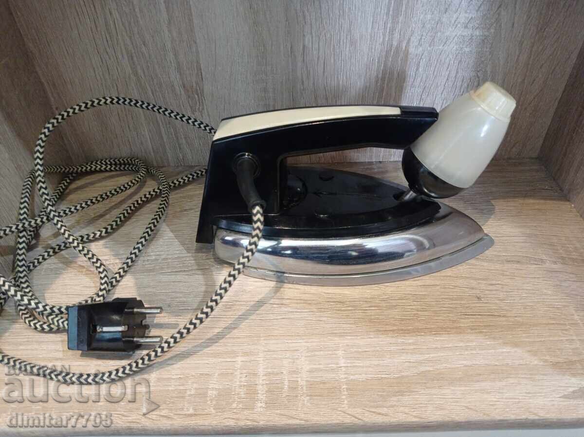 Livrarea Fier de călcat rusesc cu abur Livrarea Fier de călcat rusesc cu abur