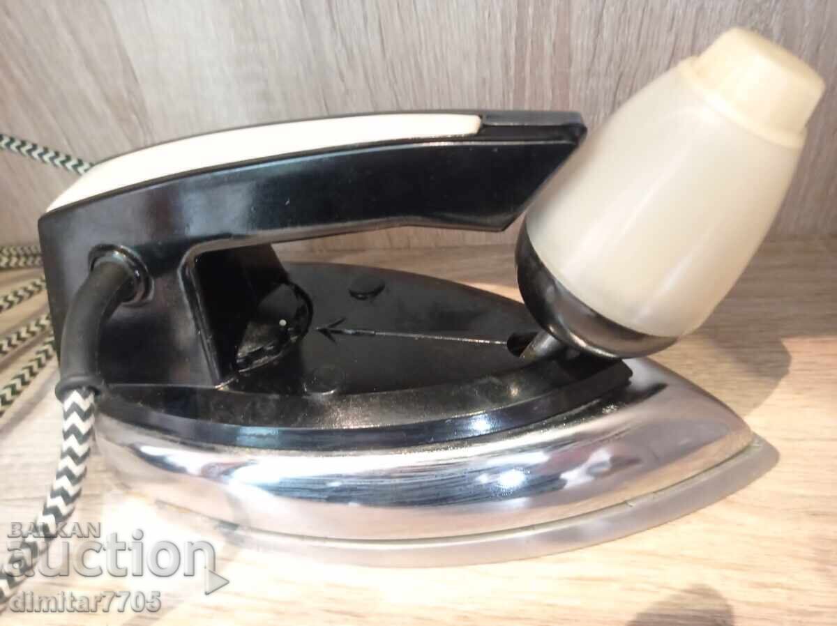 Fier de călcat rusesc cu abur Fier de călcat rusesc cu abur