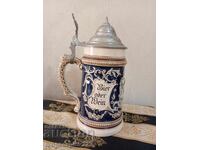 Стара халба за бира с капак