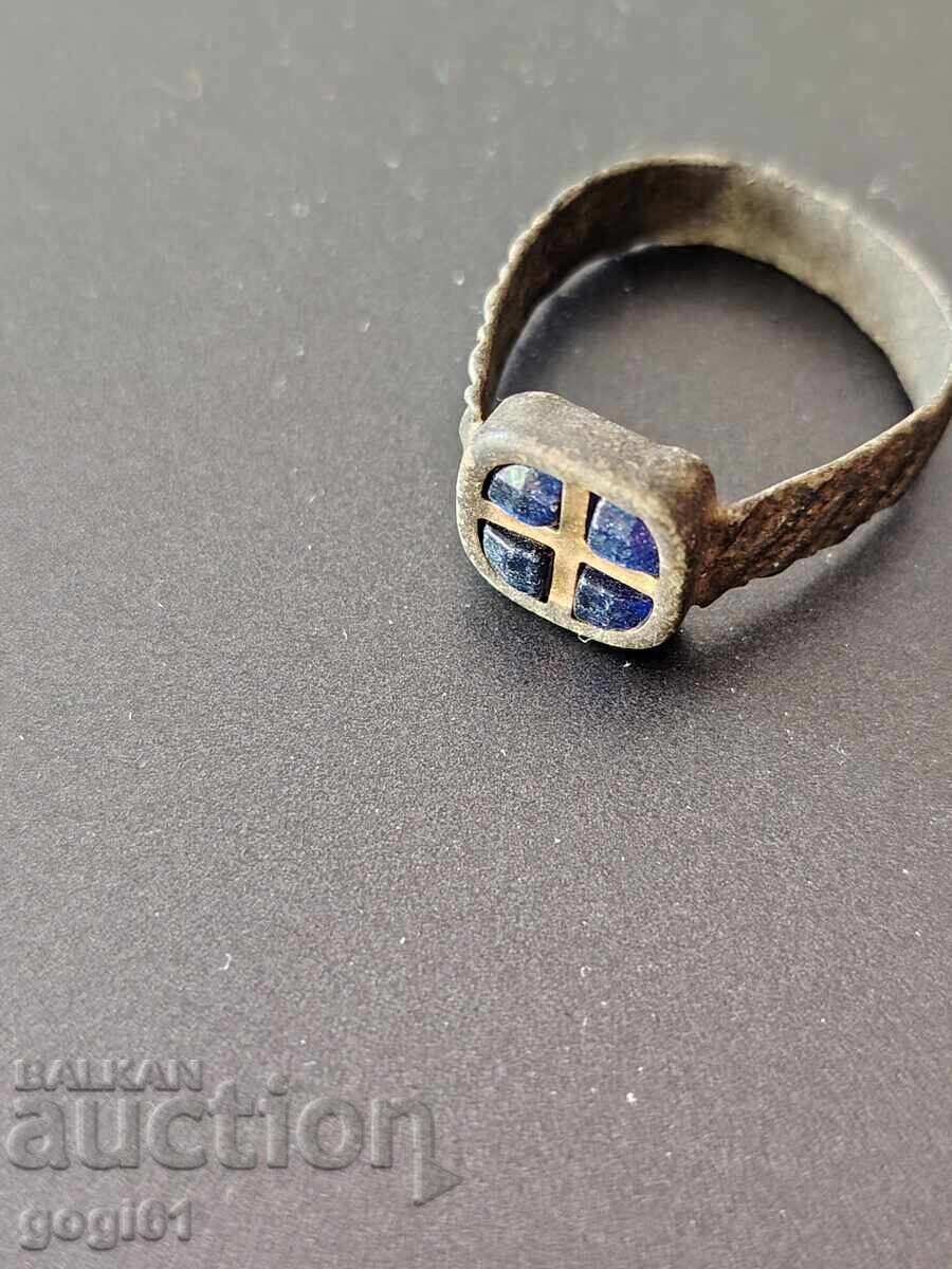 Δημοπρασία Ένα ενδιαφέρον παλιό δαχτυλίδι