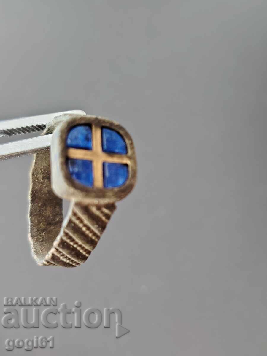 Ένα ενδιαφέρον παλιό δαχτυλίδι