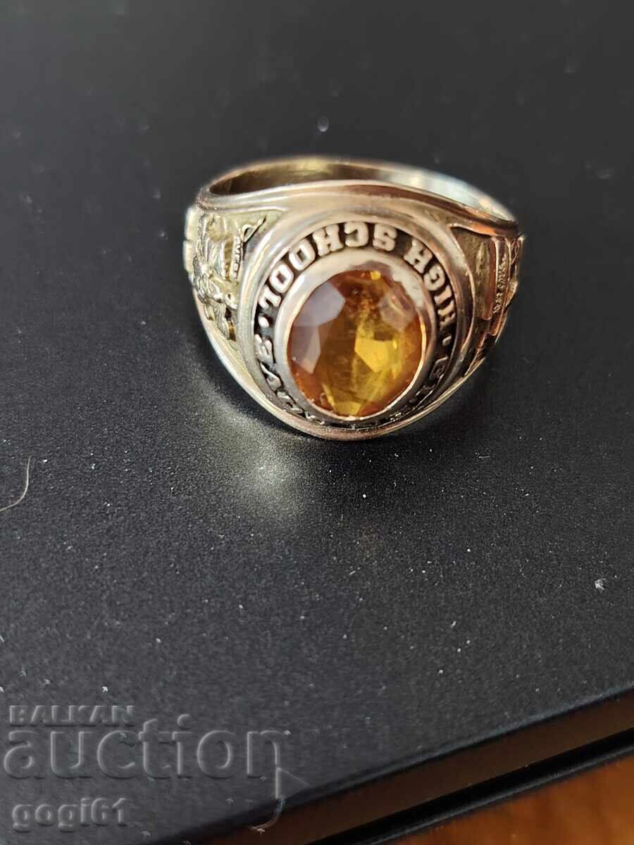 Unique old gold ring Unique old gold ring