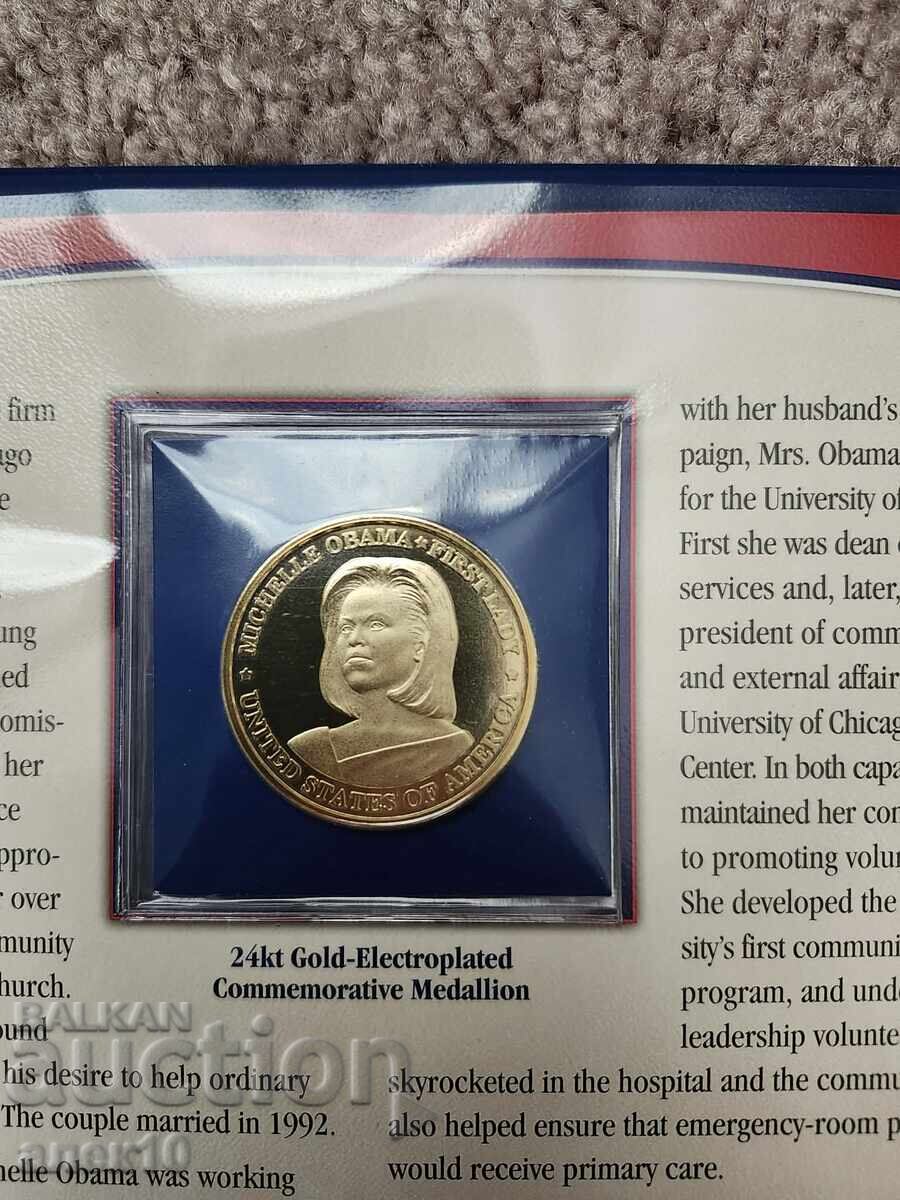 Licitație Medalion placat cu aur Michelle Obama