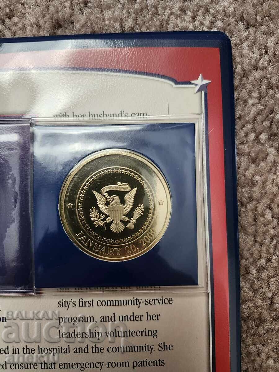 Livrarea Medalion placat cu aur Michelle Obama