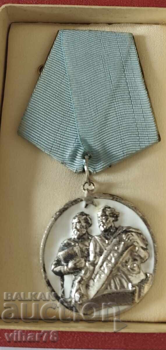Delivery of Medal with box