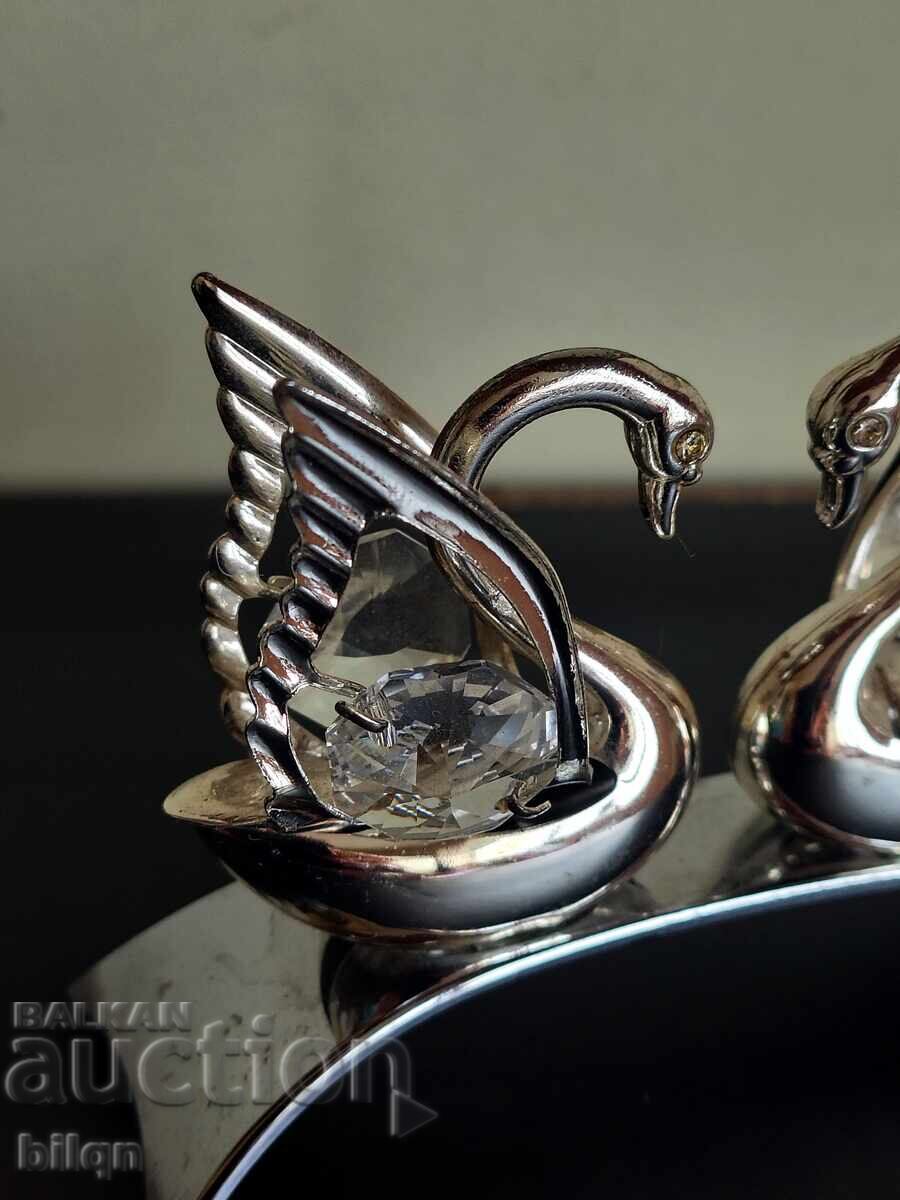 Licitație Figurină superbă din argint, reprezentând un cuplu de lebede cu cristale