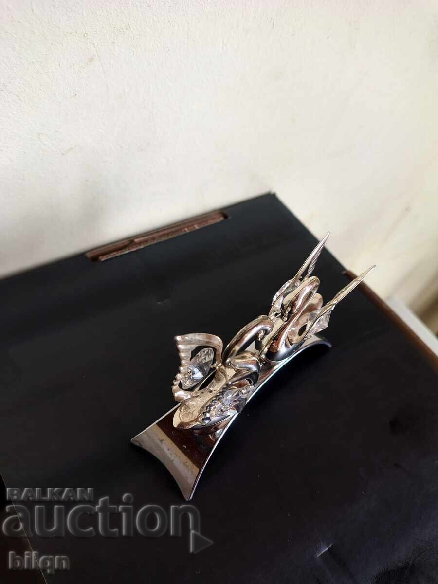 Livrarea Figurină superbă din argint, reprezentând un cuplu de lebede cu cristale