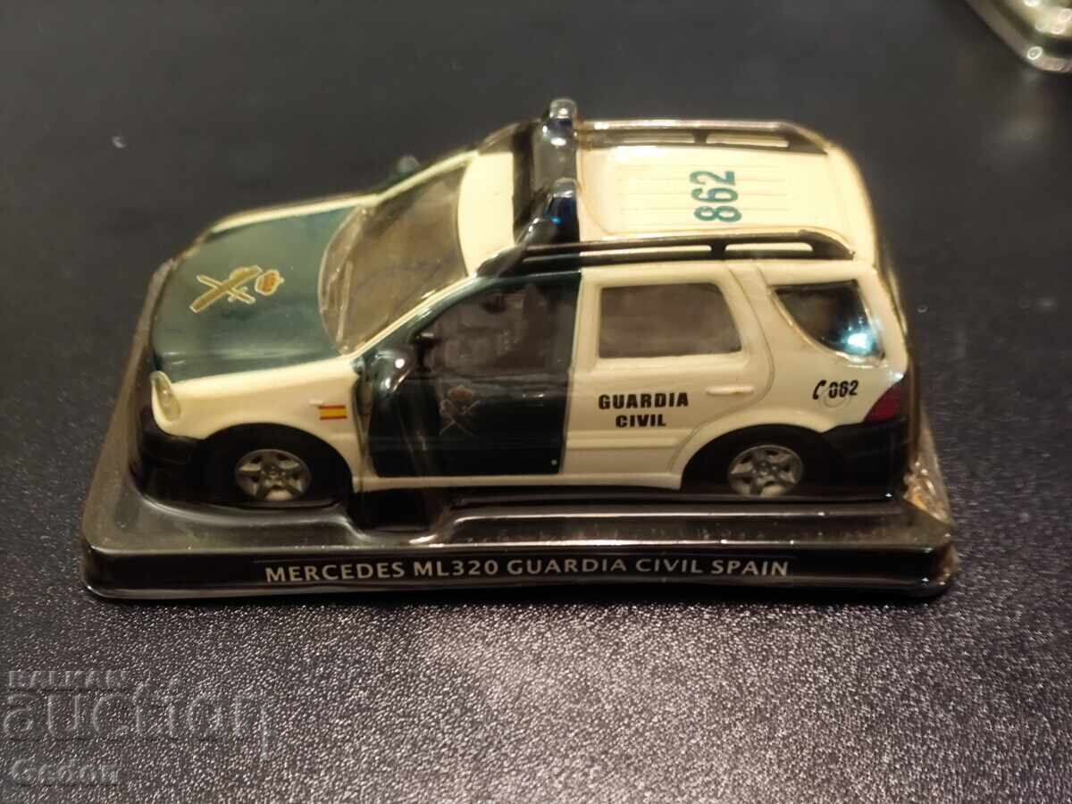 Modele de mașini de poliție 1:43 Amercom pentru setul de 3 mașini cu preț € 40.00 | 78.23 BGN