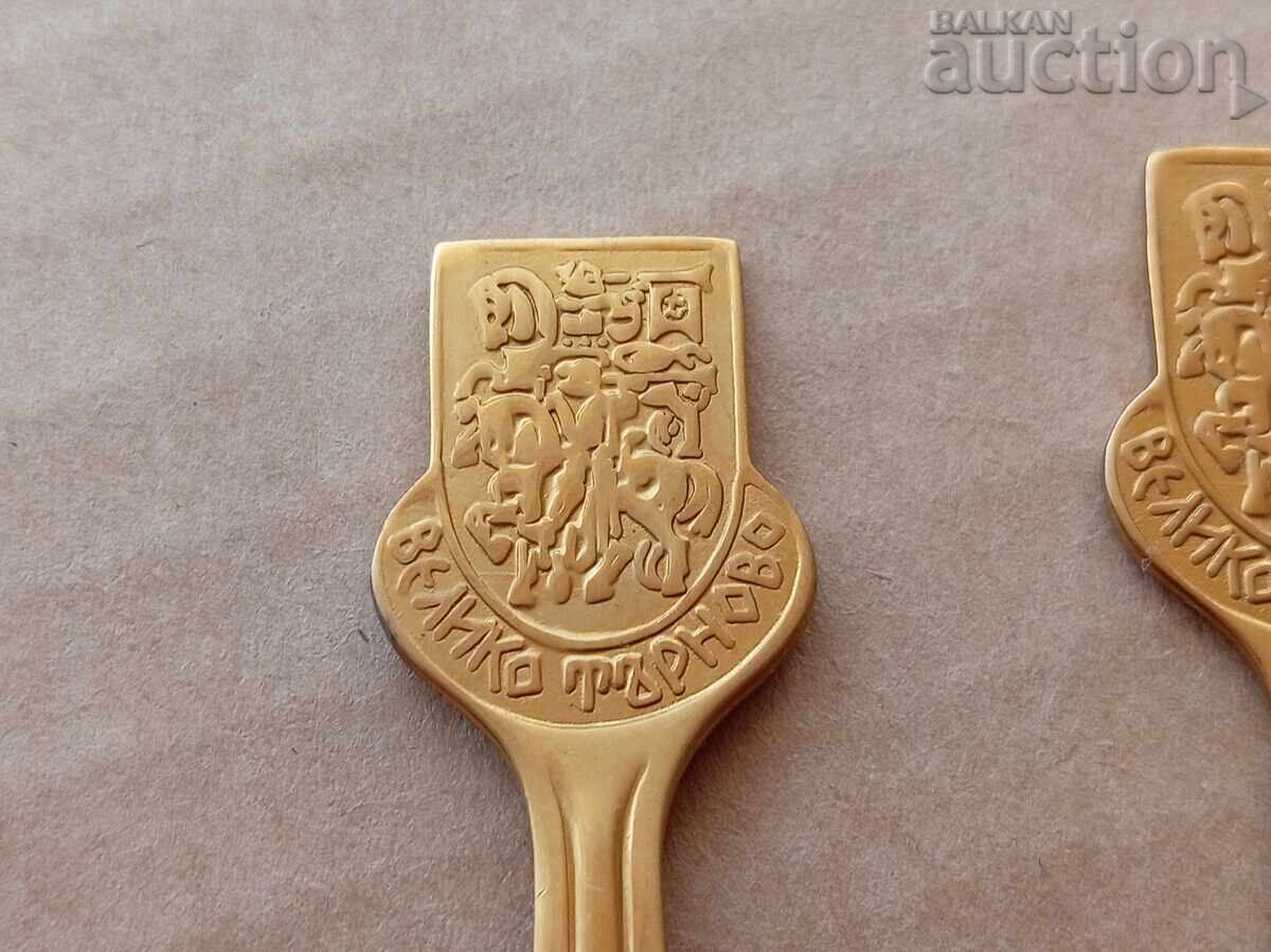 Licitație Lingurițe placate cu aur seceră și ciocan Veliko Tărnovo anii '80 Licitație Lingurițe placate cu aur seceră și ciocan Veliko Tărnovo anii '80