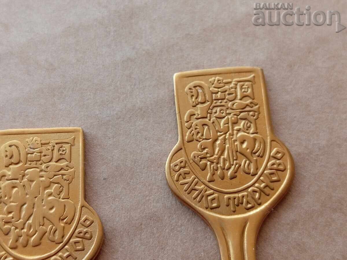 Livrarea Lingurițe placate cu aur seceră și ciocan Veliko Tărnovo anii '80 Livrarea Lingurițe placate cu aur seceră și ciocan Veliko Tărnovo anii '80
