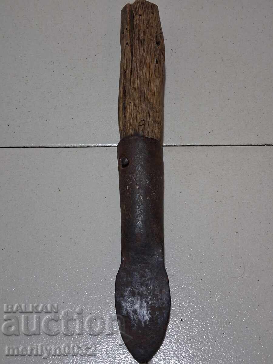Livrarea Fier forjat vechi primitiv