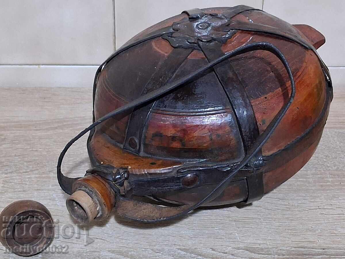 Bucurie veche sculptată manual, butoiaș primitiv din lemn - 6