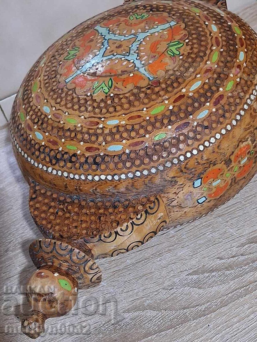 Licitație Bucurică veche pirografată, butoiaș, vas de băut