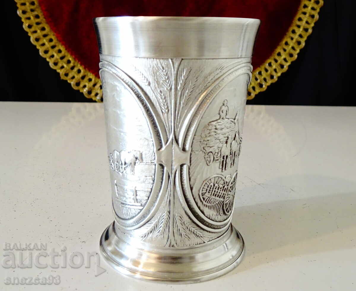 Ceașcă de vin din cositor, picturi rustice în relief cu preț € 23.00 | 44.98 BGN