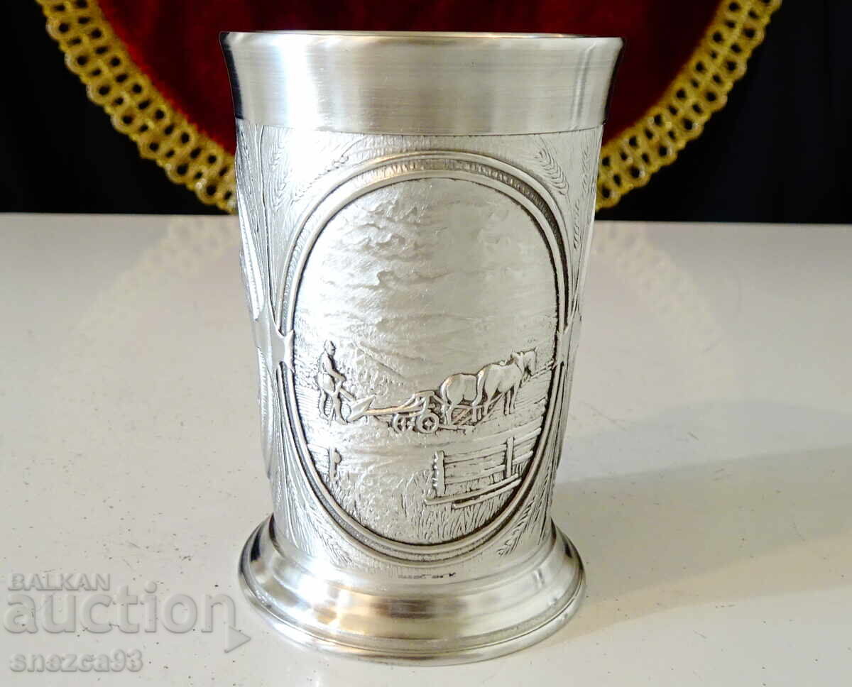 Licitație Ceașcă de vin din cositor, picturi rustice în relief