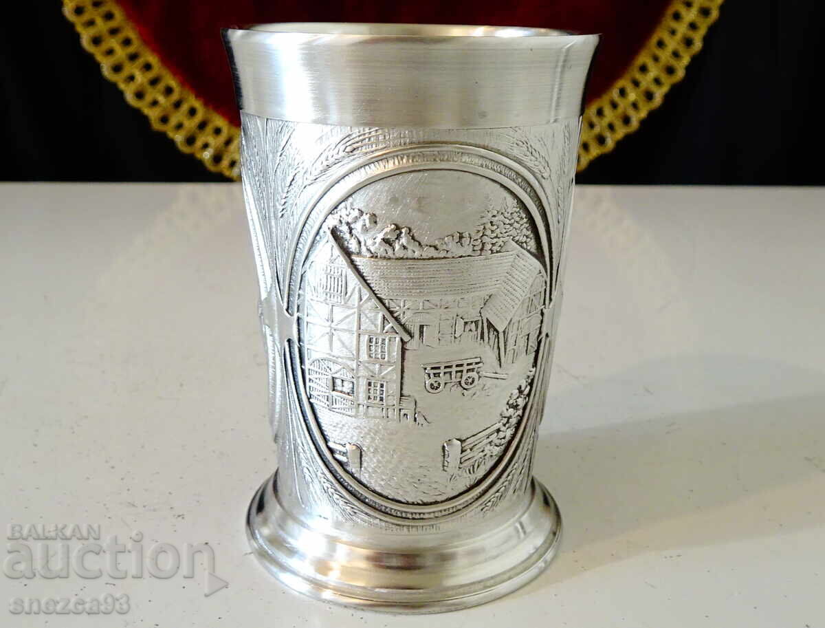 Livrarea Ceașcă de vin din cositor, picturi rustice în relief