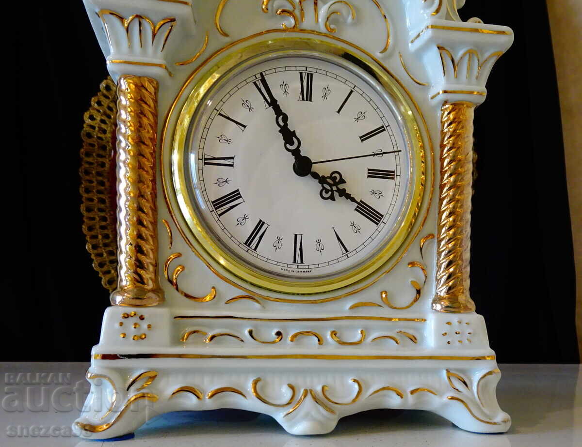 Δημοπρασία Γερμανικό πορσελάνινο επιτραπέζιο ρολόι, χρυσό, ανάγλυφο Δημοπρασία Γερμανικό πορσελάνινο επιτραπέζιο ρολόι, χρυσό, ανάγλυφο