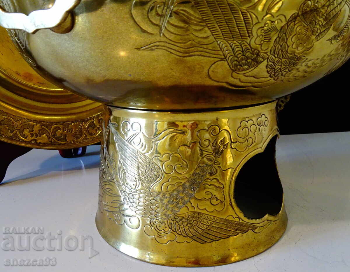 Παράδοση Κινέζικο μπρούτζινο μπάρμπεκιου, κατσαρόλα με κάρβουνα