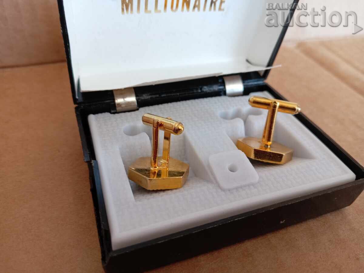 Butoni retro, butoniere, anii '70, vintage, placate cu aur cu preț € 15.00 | 29.34 BGN Butoni retro, butoniere, anii '70, vintage, placate cu aur cu preț € 15.00 | 29.34 BGN