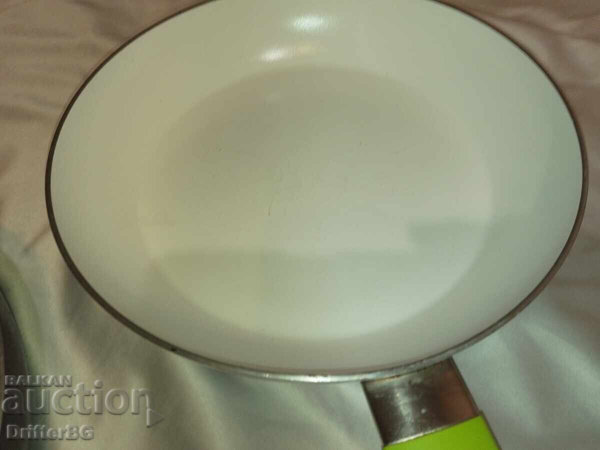 Δύο τηγάνια, διαμέτρου 24 εκ - 7