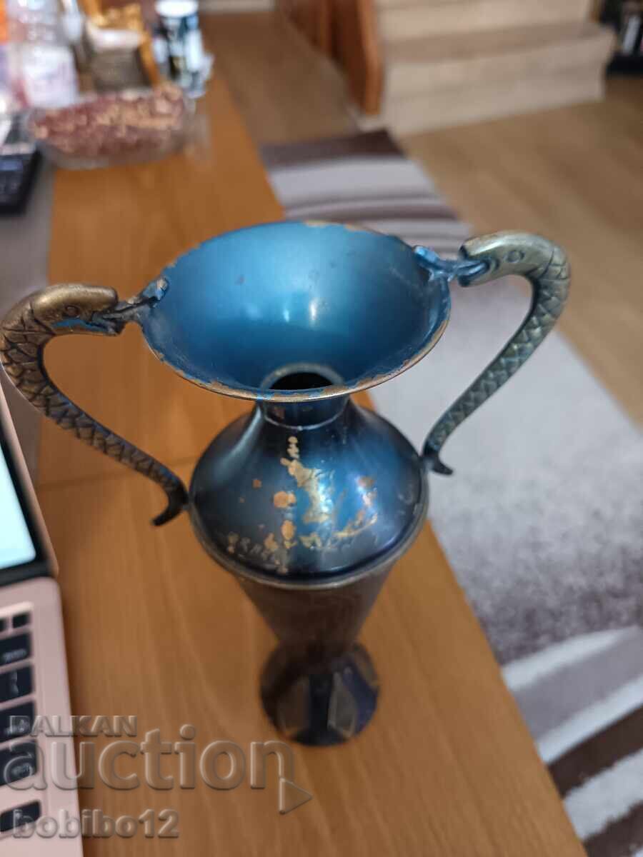 Vază metalică retro cu preț € 15.00 | 29.34 BGN