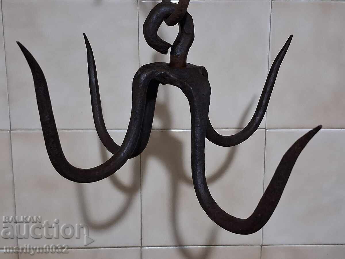 Cârlig forjat vechi pentru curățat fântâni, cu patru cârlige cu preț € 39.98 | 78.19 BGN