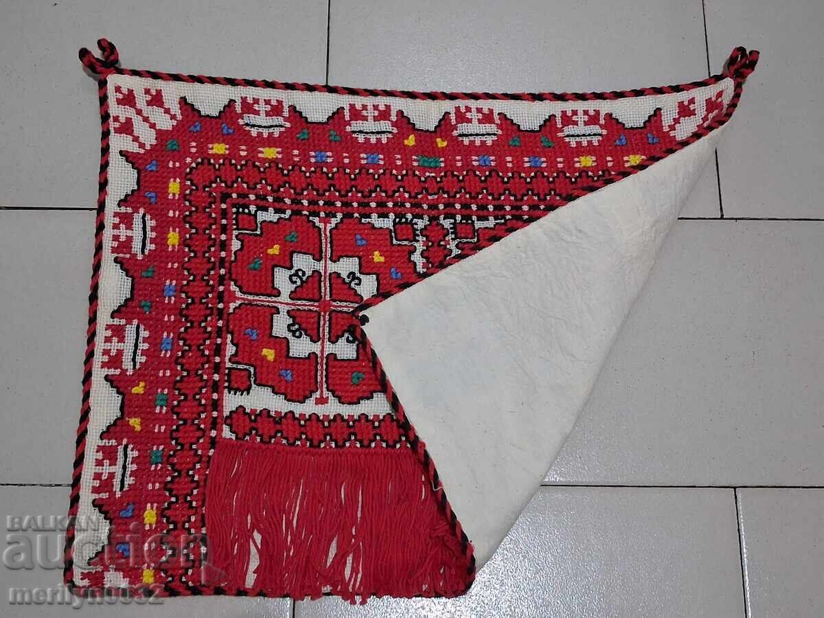 Fetă de pernă costum brodat țesut veche cu preț € 38.60 | 75.50 BGN