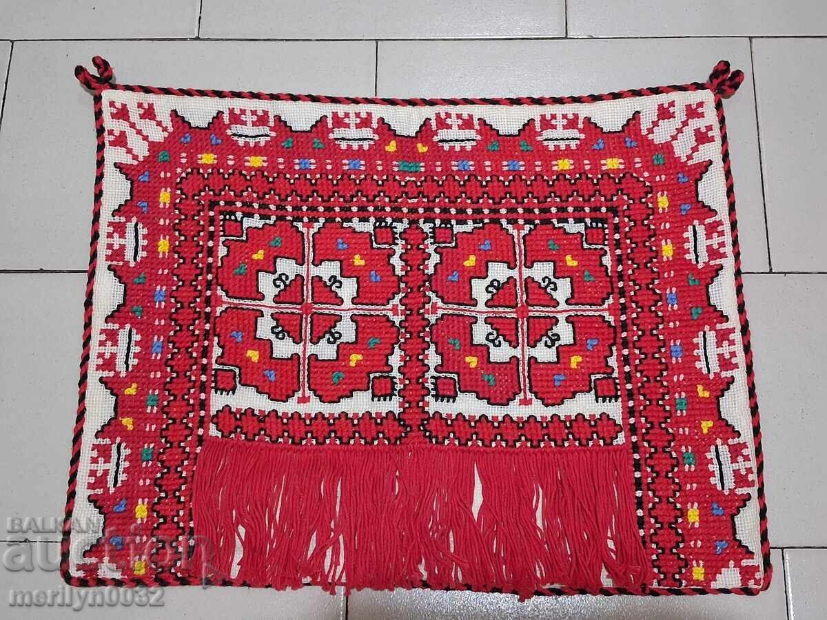 Fetă de pernă costum brodat țesut veche