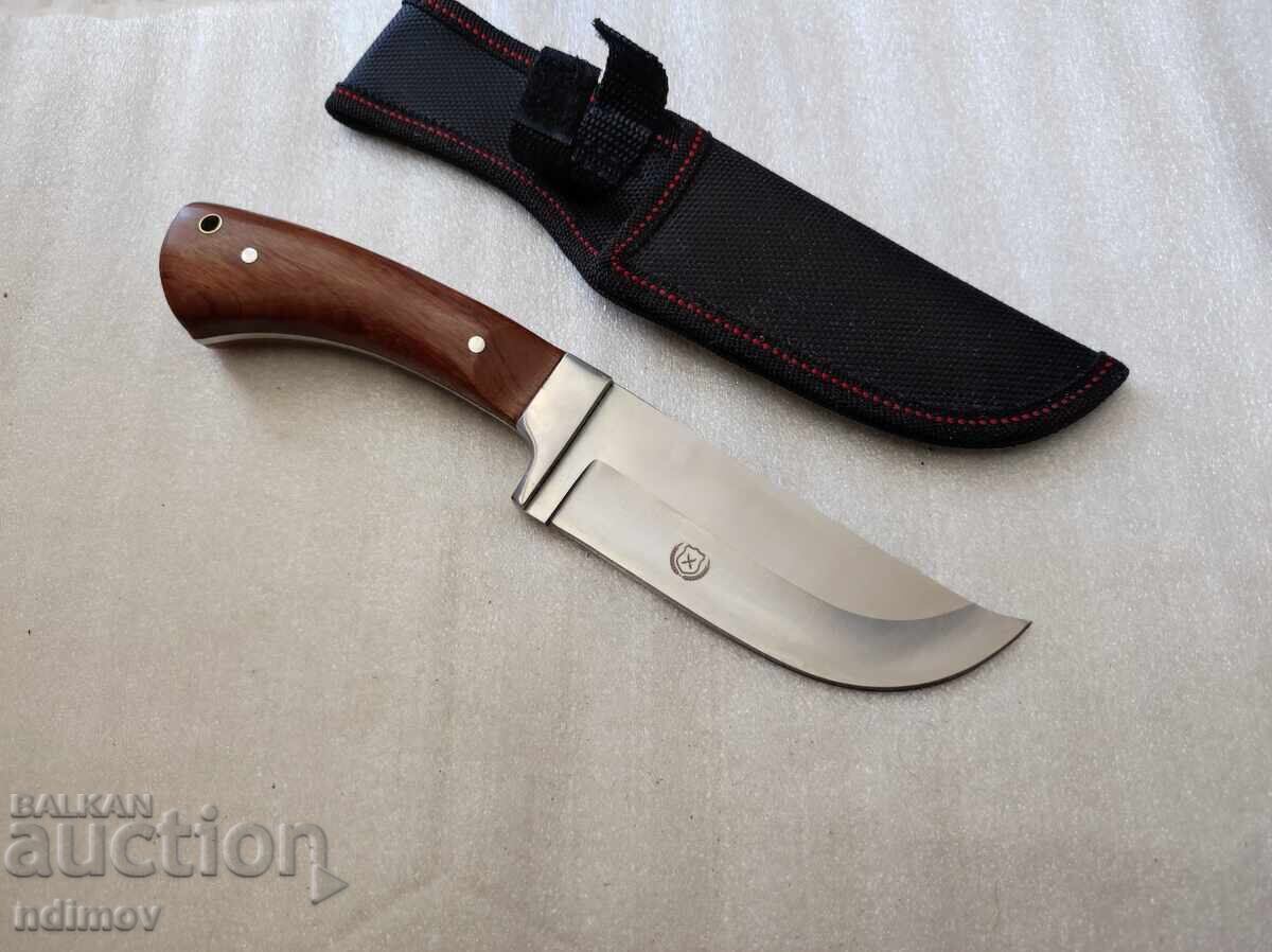 Auction  Very sturdy hunting knife
