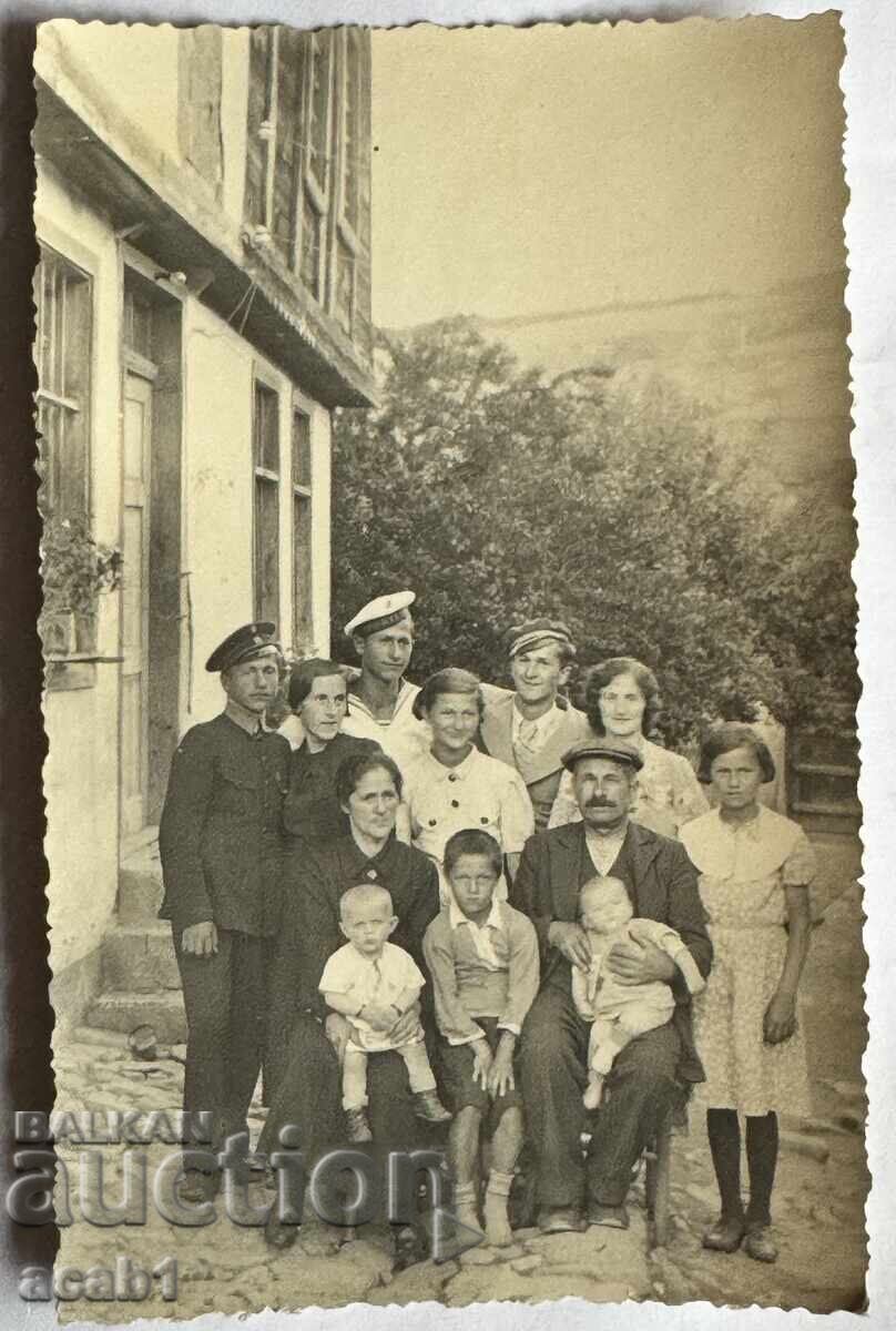 Дядо с голямото си семейство