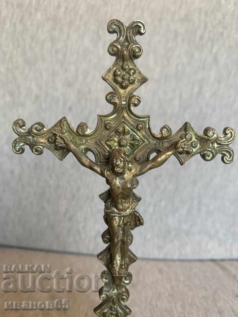 Аукцион месингов настолен кръст разпятие Аукцион месингов настолен кръст разпятие