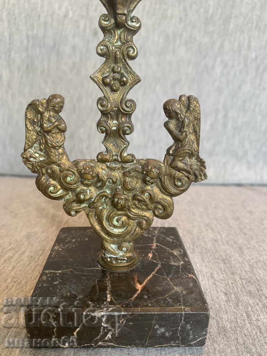 Доставка на месингов настолен кръст разпятие Доставка на месингов настолен кръст разпятие