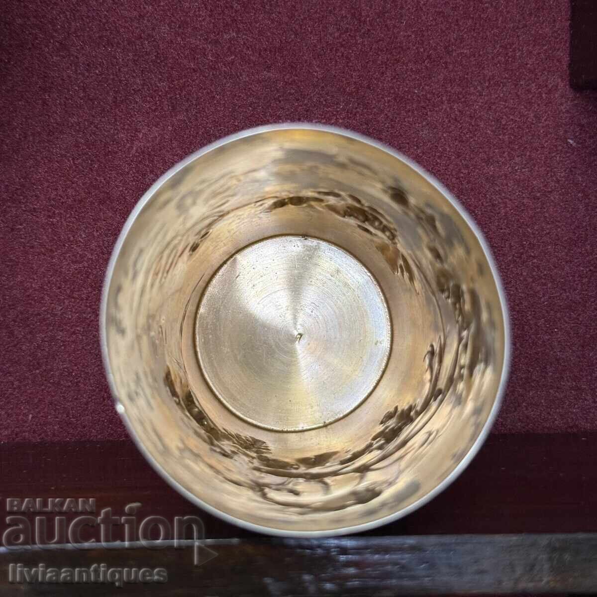 Ceașcă de argint antic cu preț € 400.00 | 782.33 BGN Ceașcă de argint antic cu preț € 400.00 | 782.33 BGN