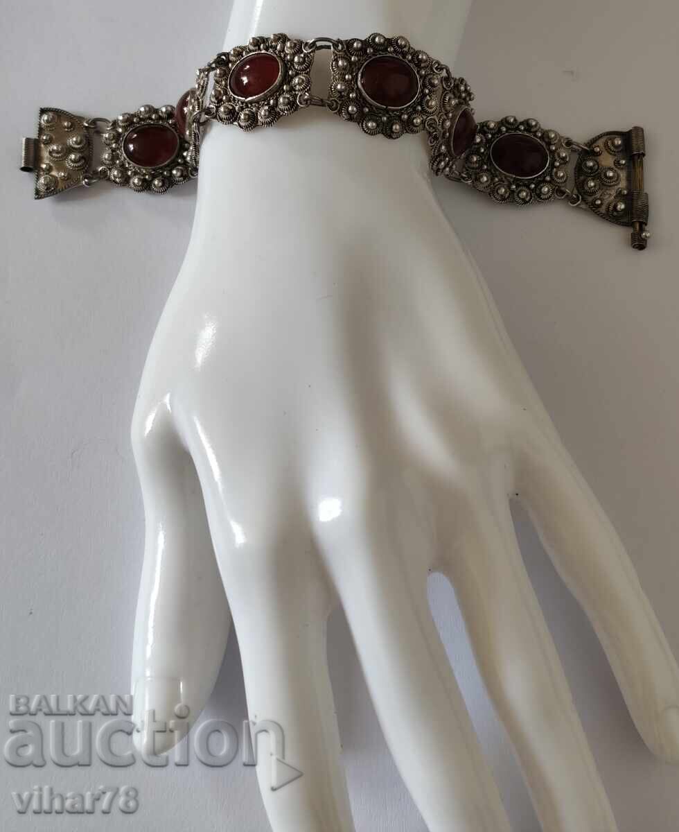 Brățară de argint cu Cornalină cu preț € 279.99 | 547.61 BGN