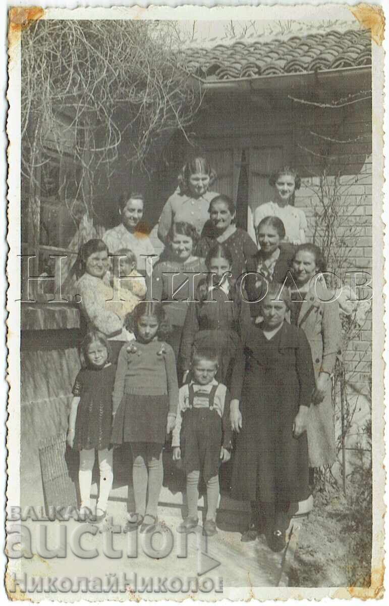 ΠΑΛΙΑ ΟΙΚΟΓΕΝΕΙΑΚΗ ΦΩΤΟΓΡΑΦΙΑ ΚΑΡΤ (ΣΧΕΔΟΝ) "ΓΥΝΑΙΚΕΙΟ ΒΑΣΙΛΕΙΟ" ZH345 ΠΑΛΙΑ ΟΙΚΟΓΕΝΕΙΑΚΗ ΦΩΤΟΓΡΑΦΙΑ ΚΑΡΤ (ΣΧΕΔΟΝ) "ΓΥΝΑΙΚΕΙΟ ΒΑΣΙΛΕΙΟ" ZH345