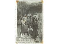 FOTOGRAFIE DE FAMILIE VECHE, CARTOLINA (APROAPE) „REGATUL FEMININ” J345