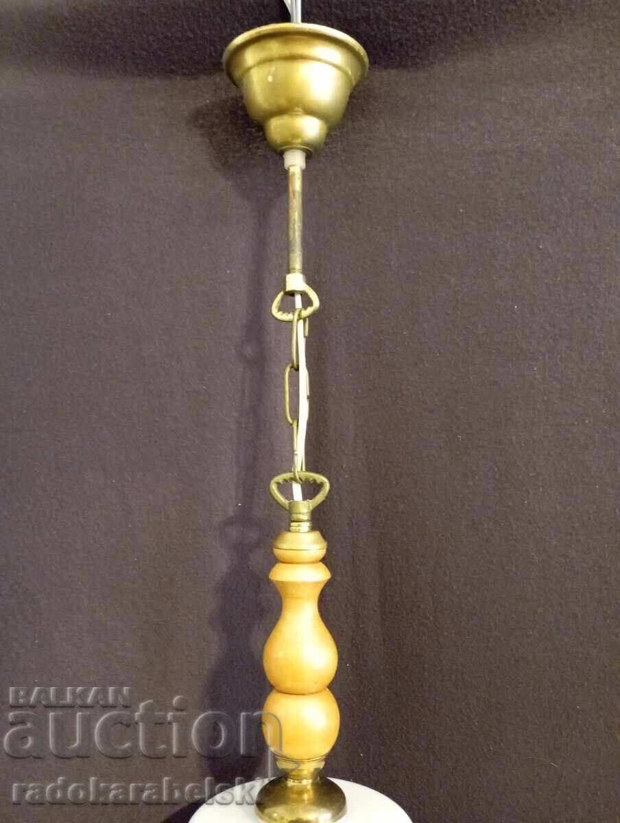 Δημοπρασία Όμορφος πολυέλαιος με λευκό γυάλινο αμπαζούρ