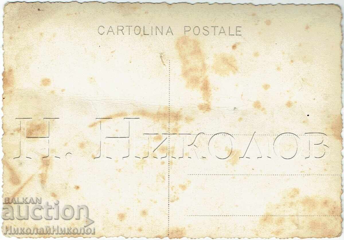 FOTOGRAFIE DE FAMILIE VECHE, CARD (APROAPE) „REGATUL FEMININ” J346 cu preț € 1.00 | 1.96 BGN