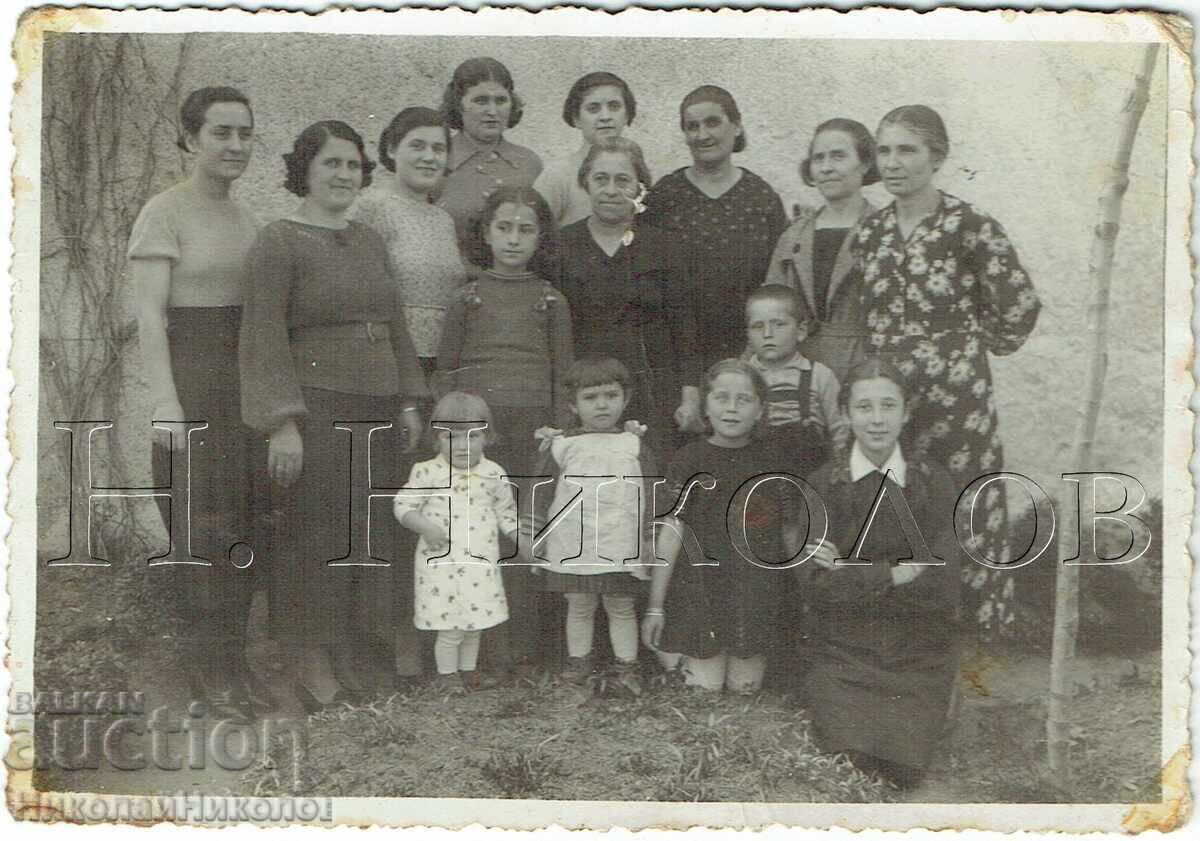 FOTOGRAFIE DE FAMILIE VECHE, CARD (APROAPE) „REGATUL FEMININ” J346 FOTOGRAFIE DE FAMILIE VECHE, CARD (APROAPE) „REGATUL FEMININ” J346